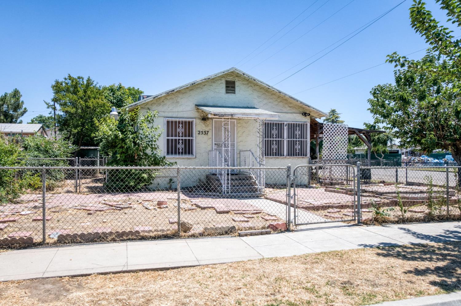 2537 S 11th, Fresno, CA 93725