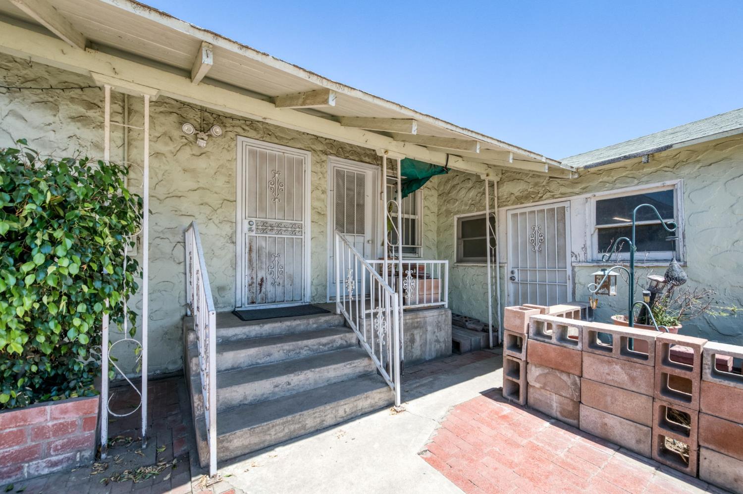 2537 S 11th, Fresno, CA 93725
