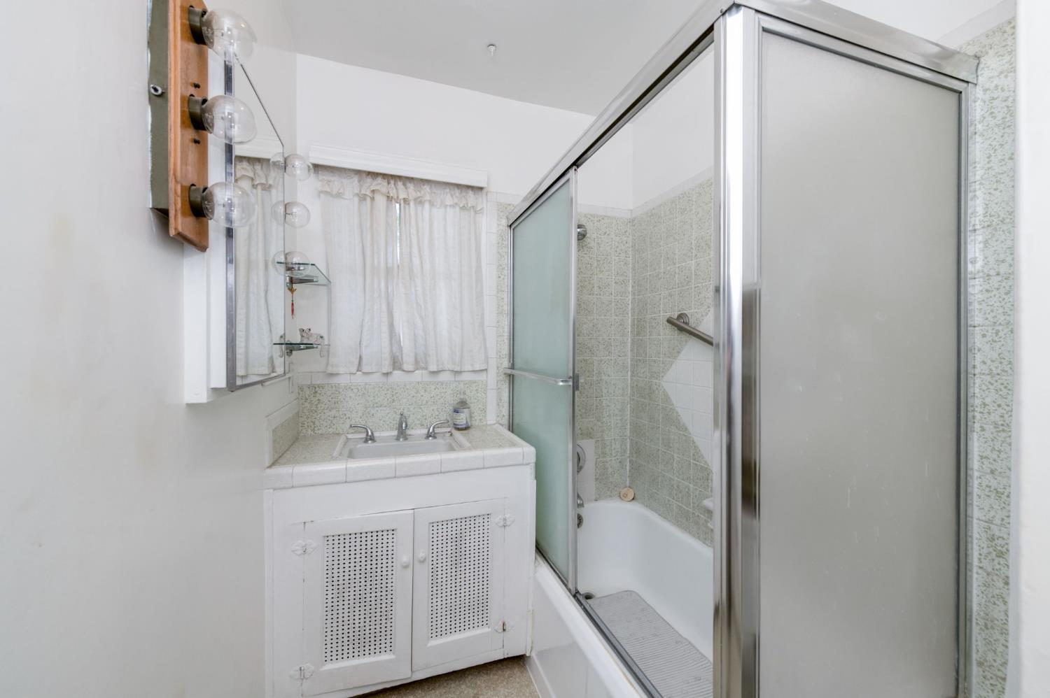 2537 S 11th, Fresno, CA 93725