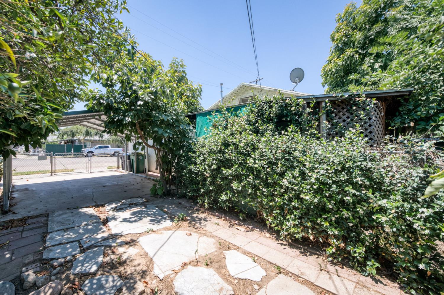 2537 S 11th, Fresno, CA 93725