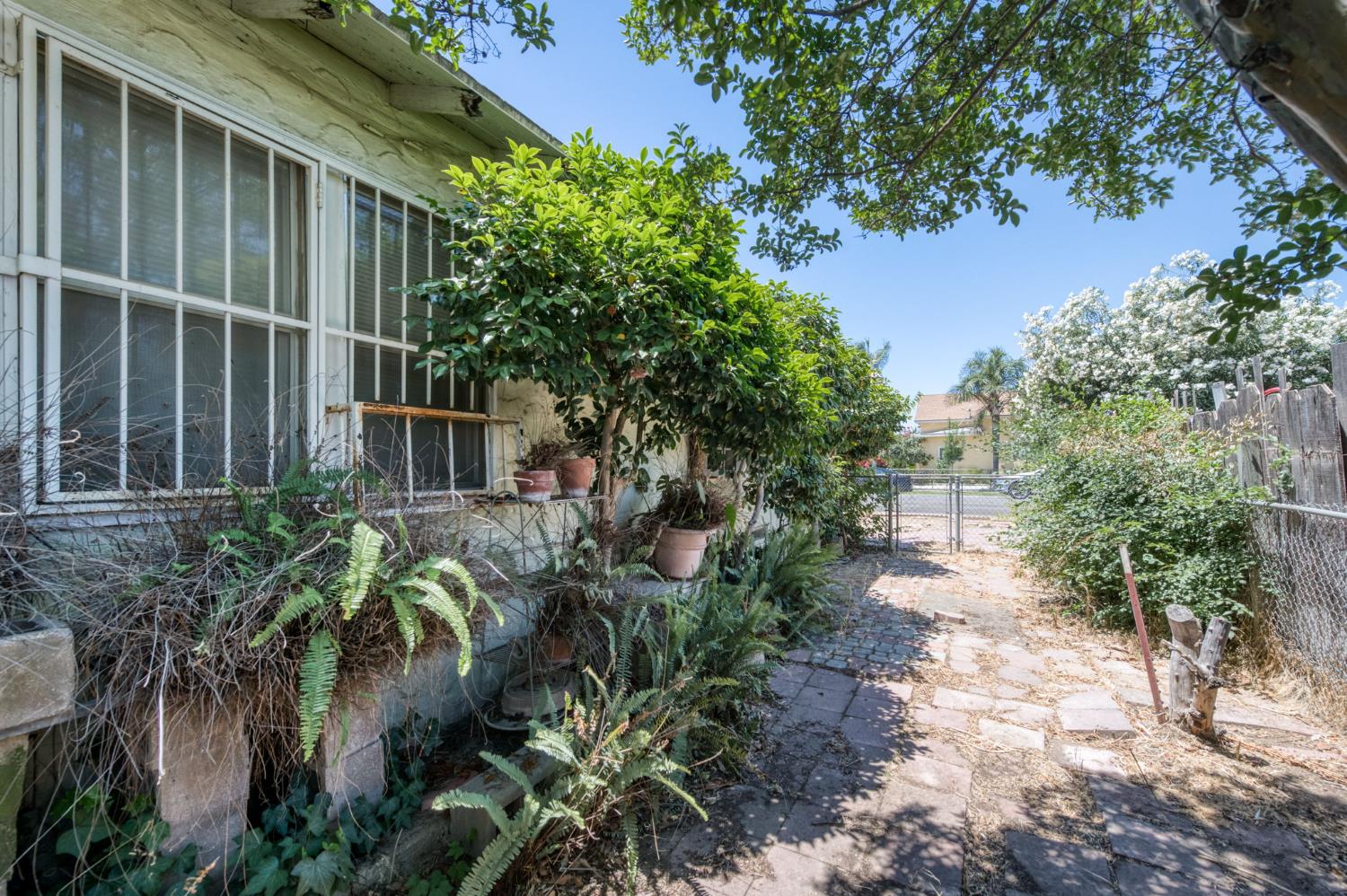 2537 S 11th, Fresno, CA 93725