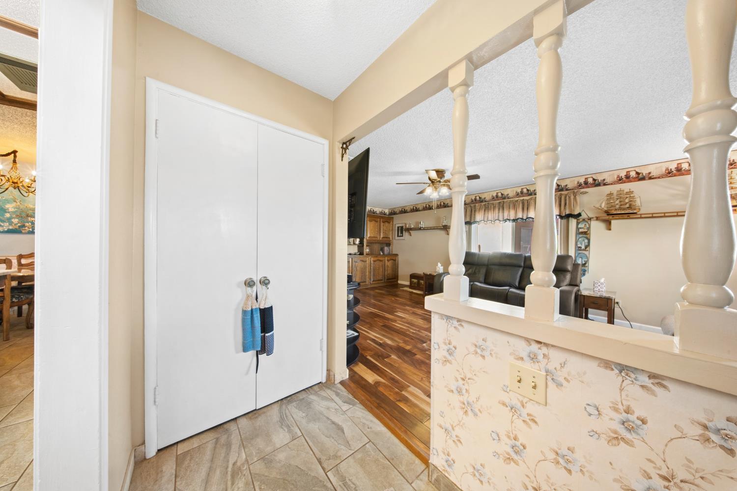 2009 Fairmont Dr, Hanford, CA 93230