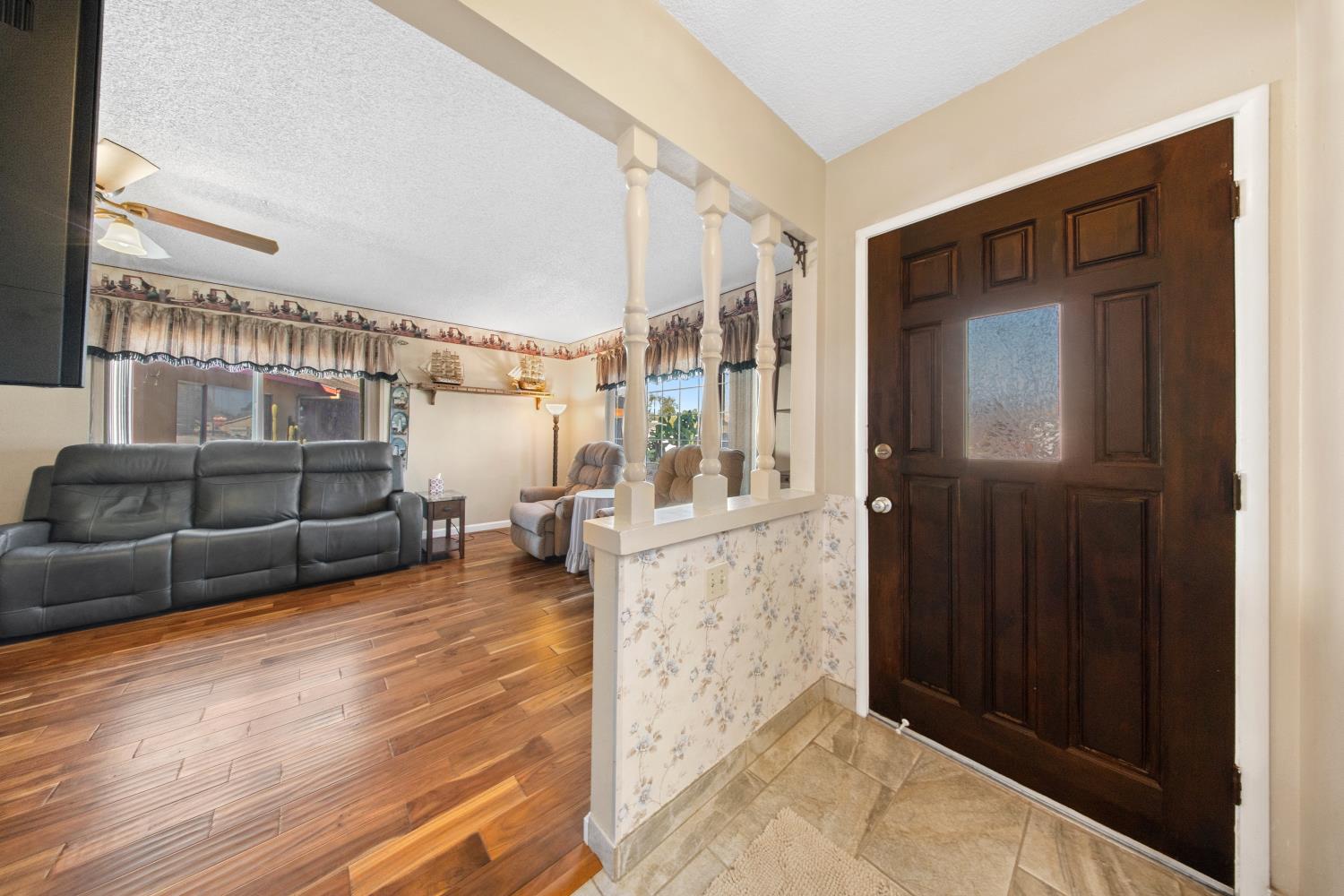 2009 Fairmont Dr, Hanford, CA 93230