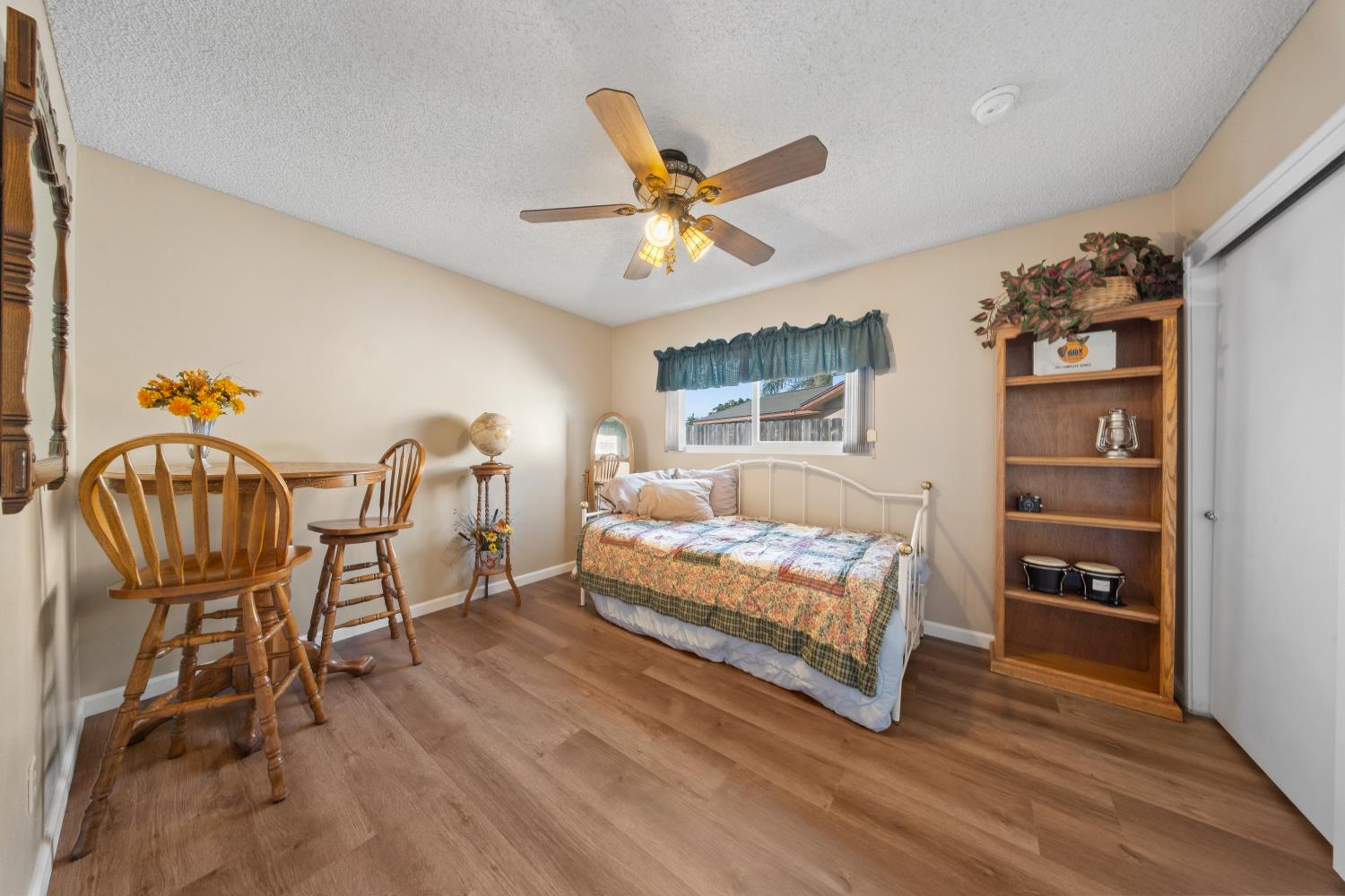 2009 Fairmont Dr, Hanford, CA 93230