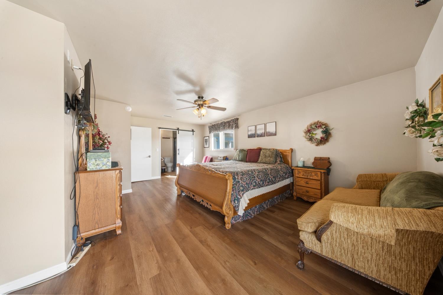 2009 Fairmont Dr, Hanford, CA 93230