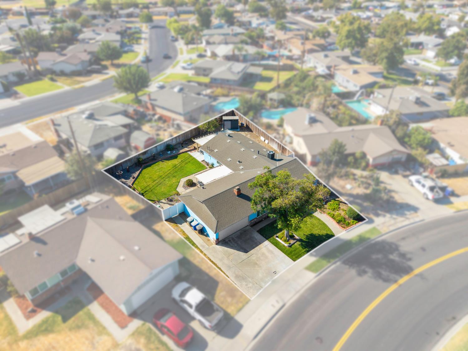 2009 Fairmont Dr, Hanford, CA 93230