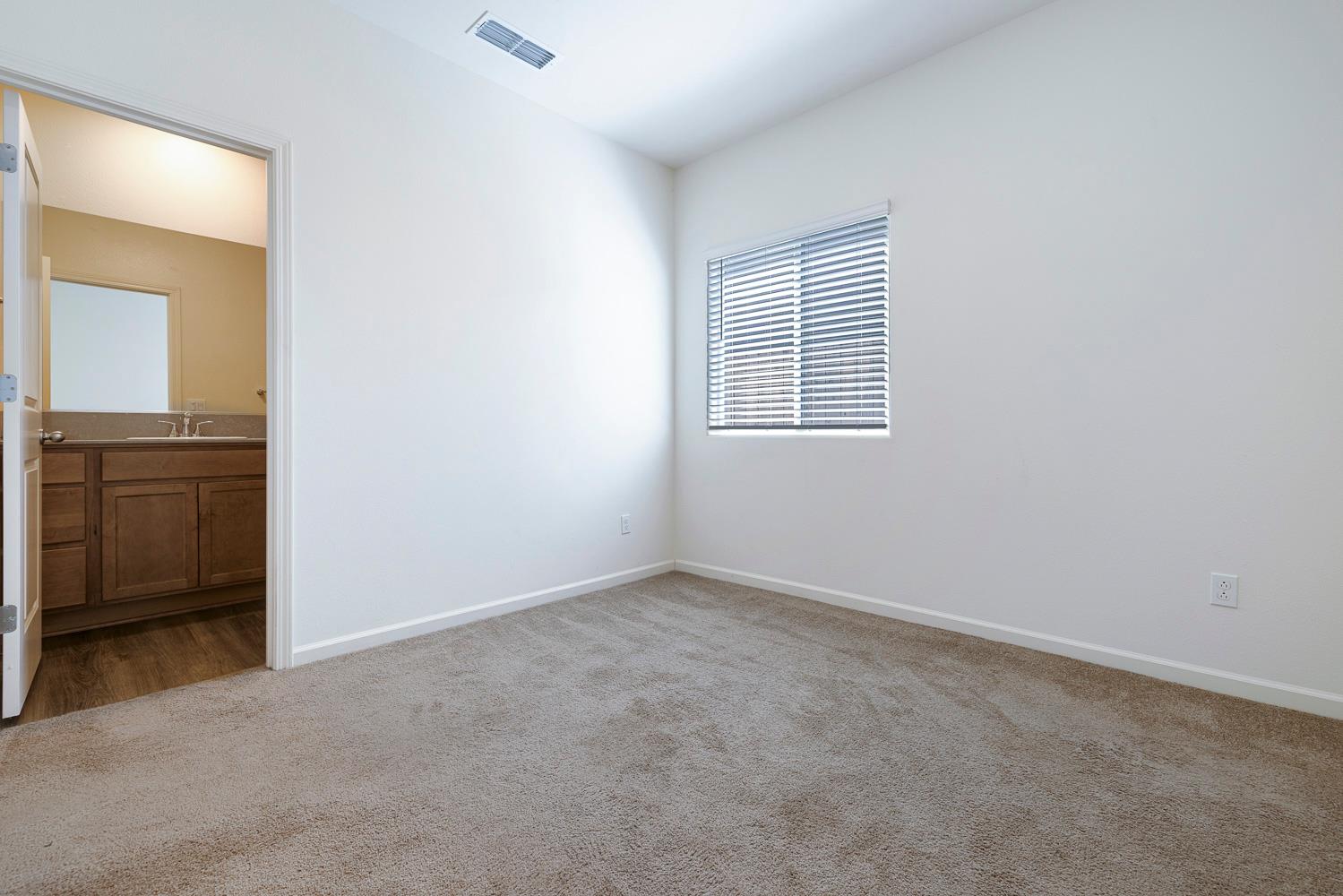 3553 Nile St, Madera, CA 93637