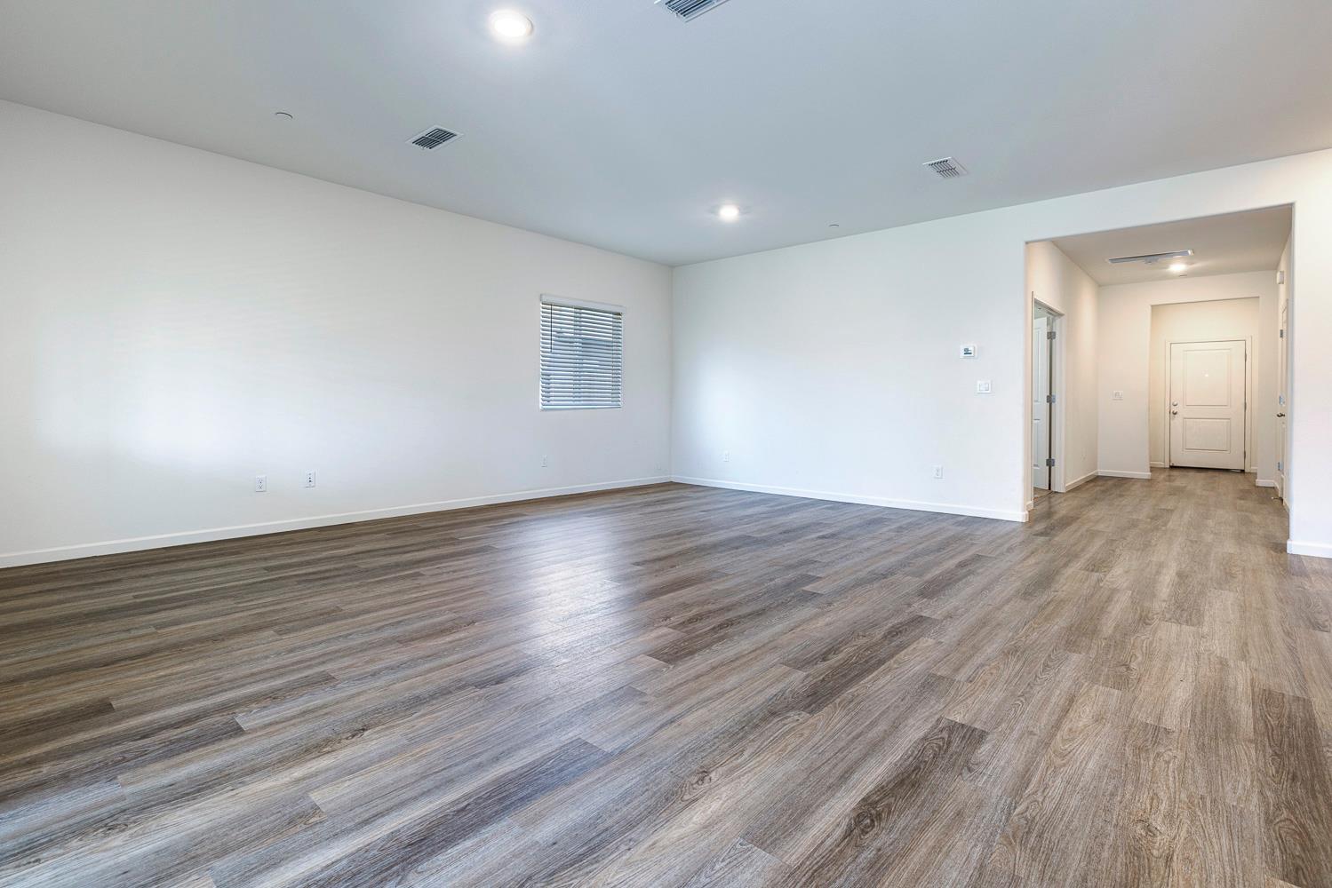 3553 Nile St, Madera, CA 93637