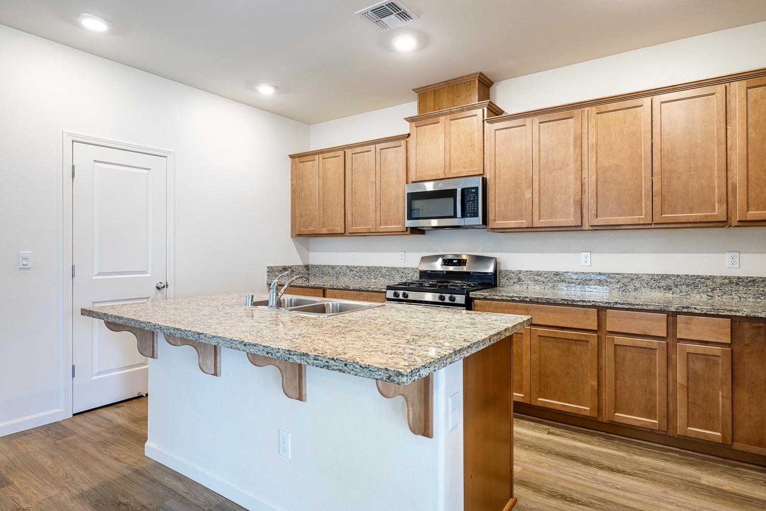 3553 Nile St, Madera, CA 93637