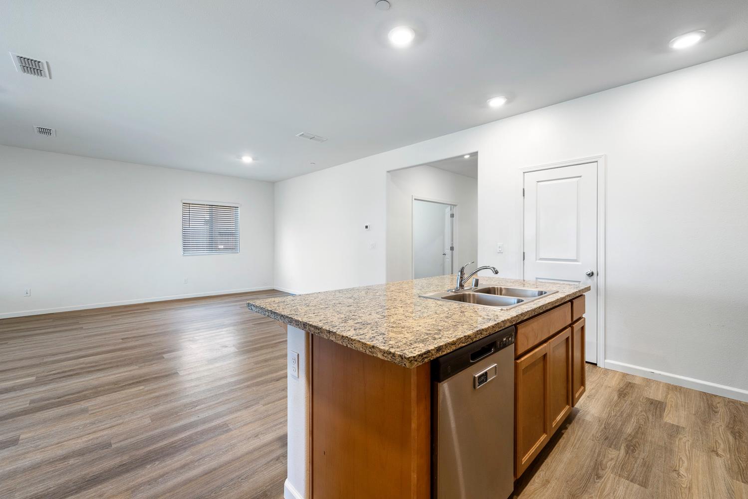 3553 Nile St, Madera, CA 93637