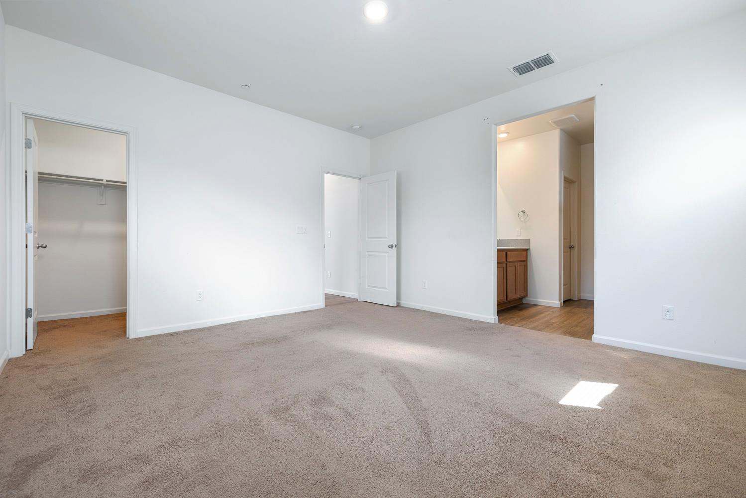 3553 Nile St, Madera, CA 93637