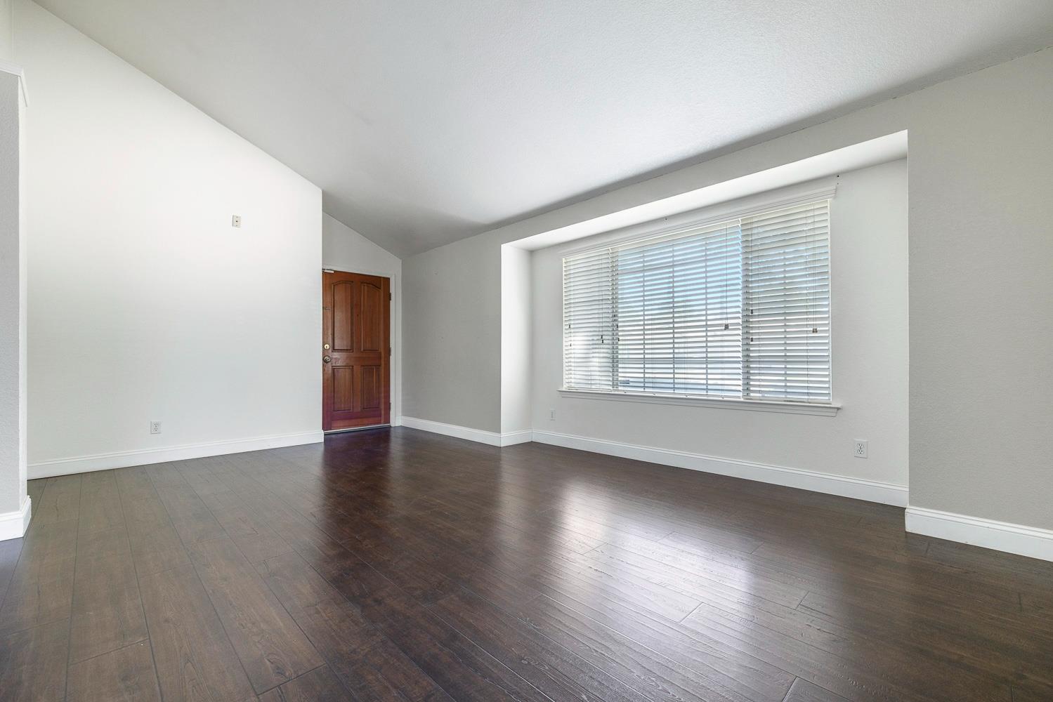 5552 W Fir Ave, Fresno, CA 93722