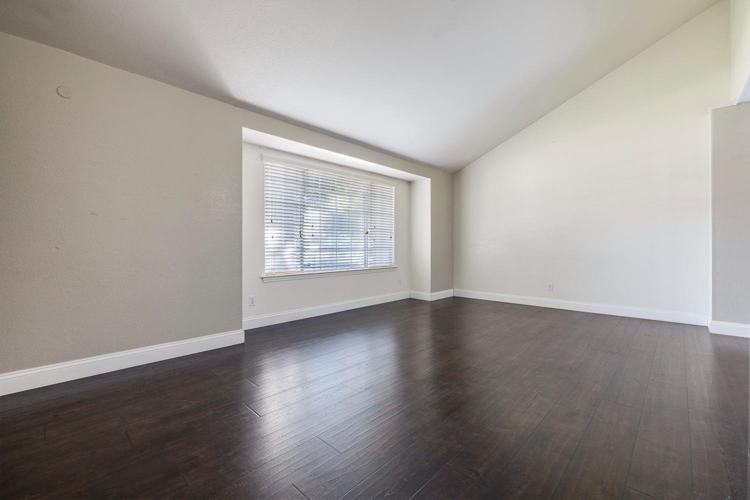 5552 W Fir Ave, Fresno, CA 93722