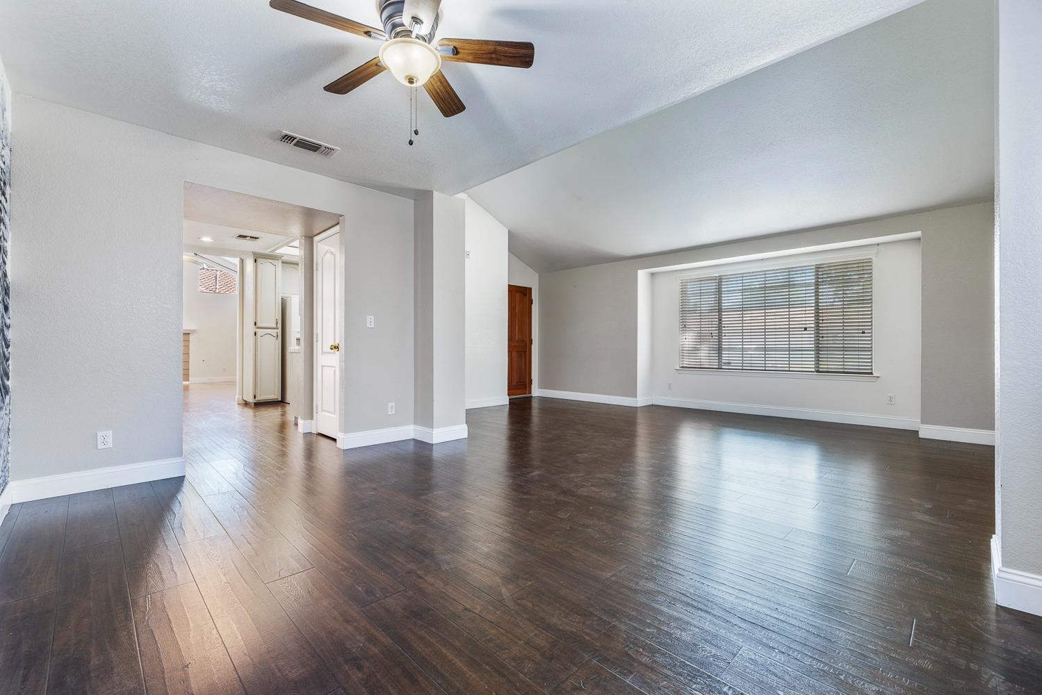 5552 W Fir Ave, Fresno, CA 93722