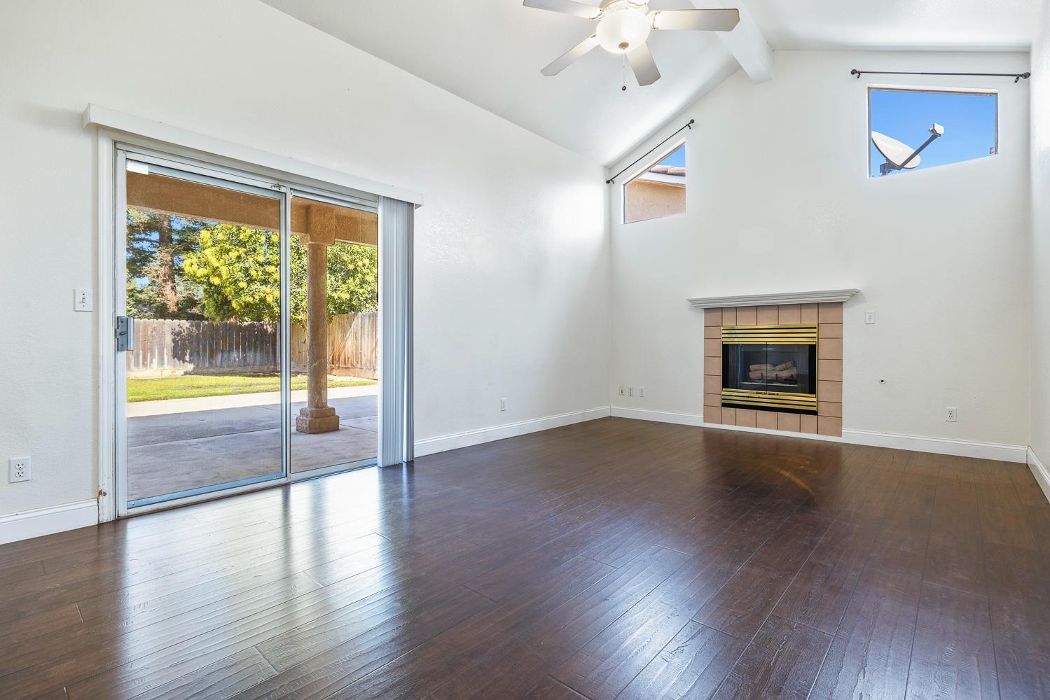 5552 W Fir Ave, Fresno, CA 93722