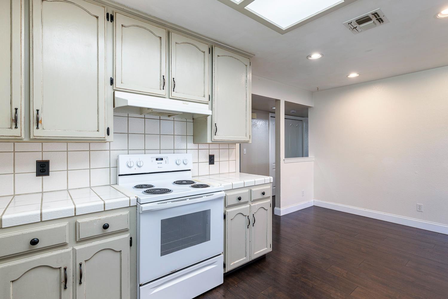 5552 W Fir Ave, Fresno, CA 93722