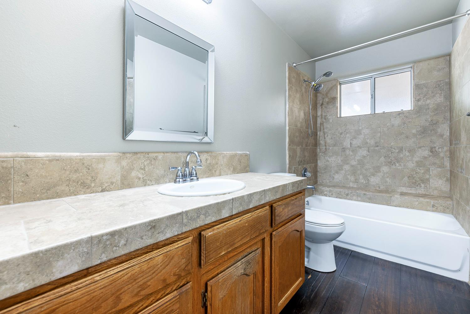 5552 W Fir Ave, Fresno, CA 93722