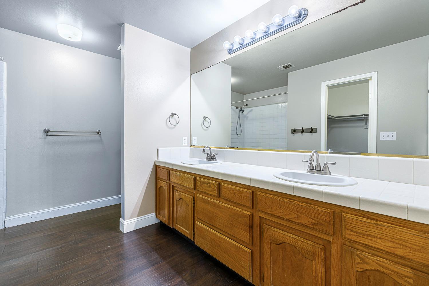 5552 W Fir Ave, Fresno, CA 93722