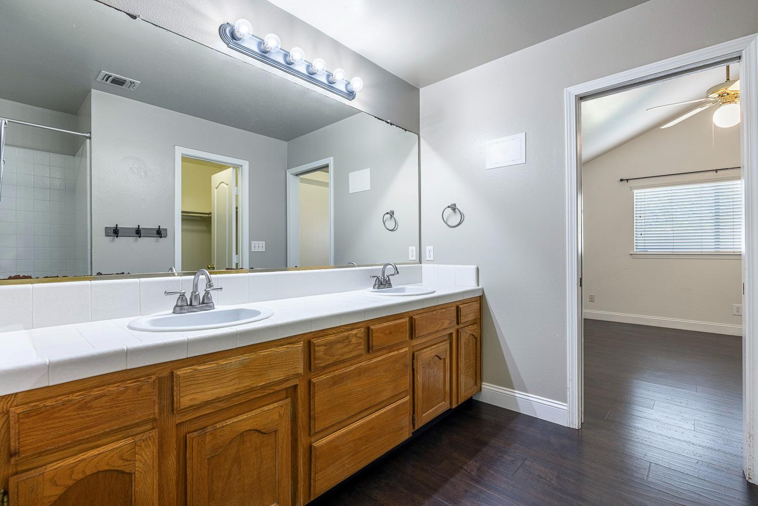 5552 W Fir Ave, Fresno, CA 93722
