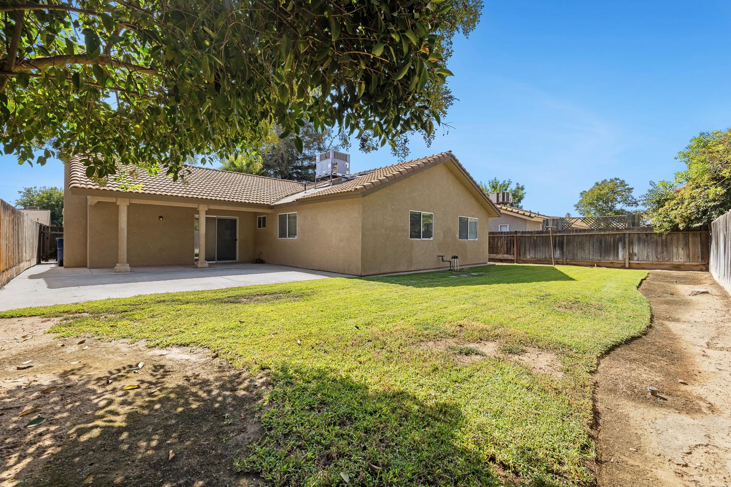 5552 W Fir Ave, Fresno, CA 93722