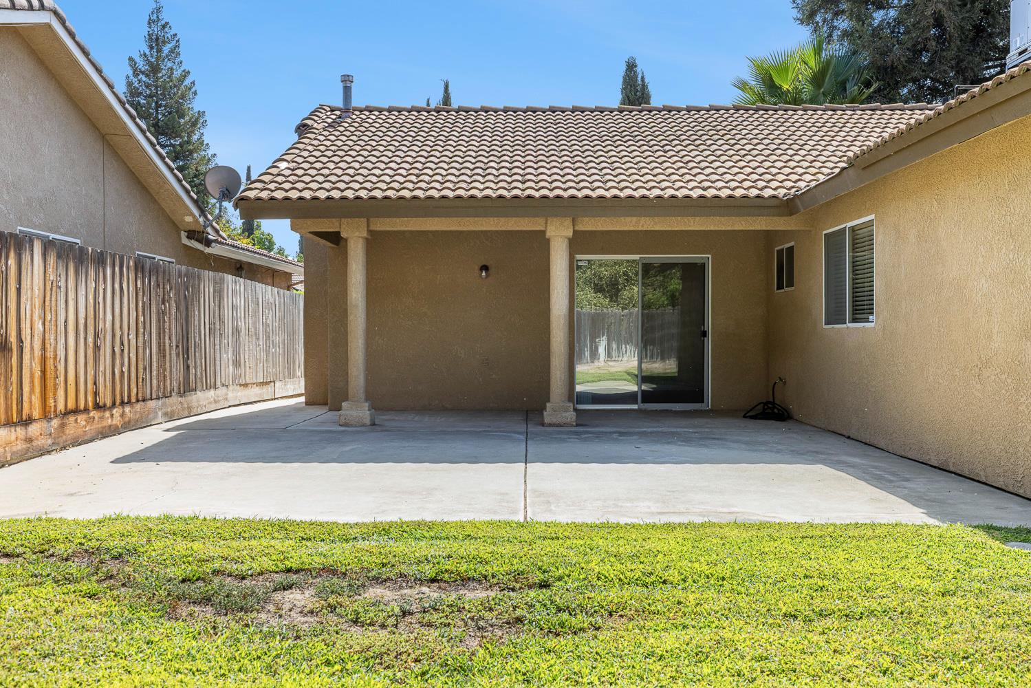 5552 W Fir Ave, Fresno, CA 93722