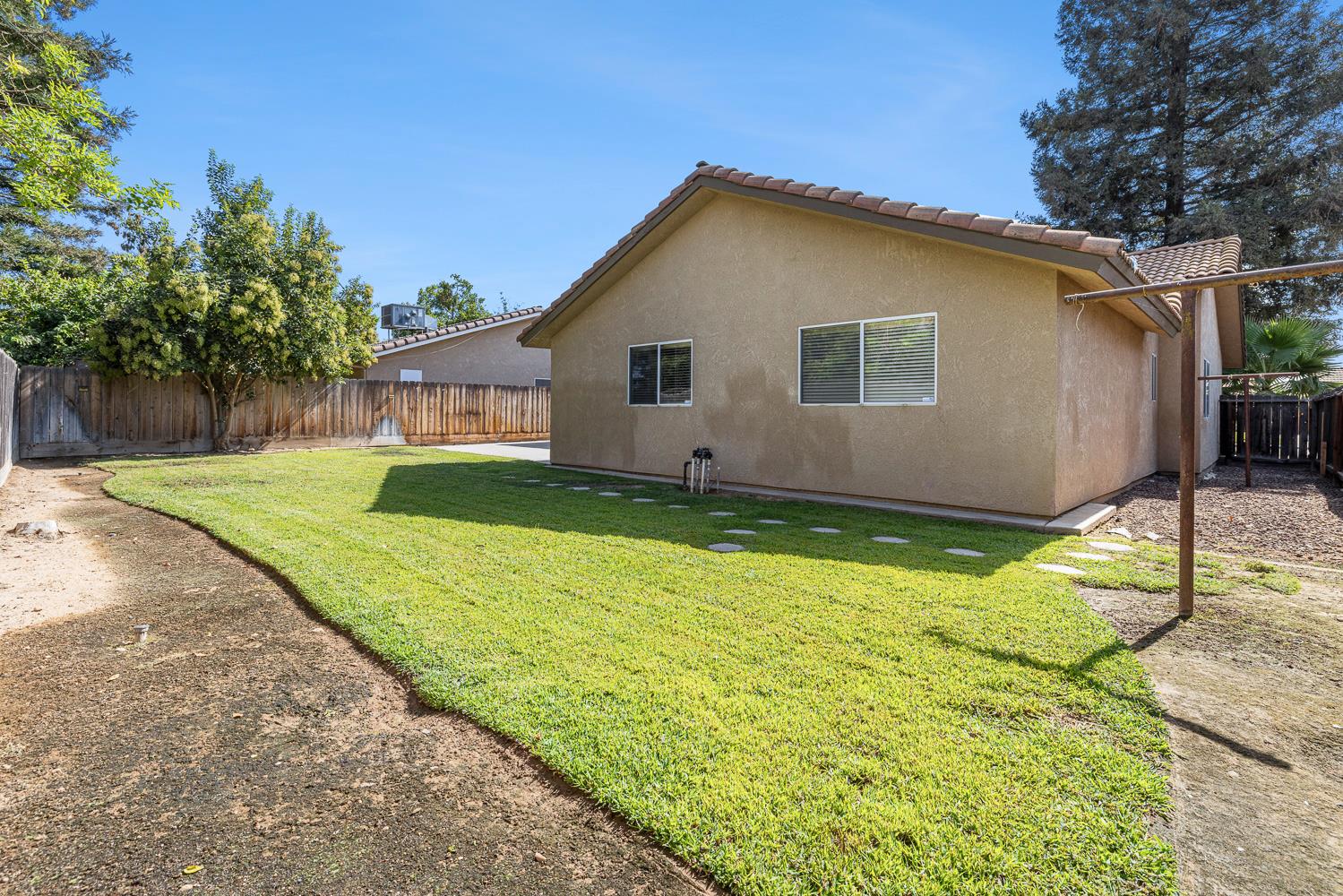 5552 W Fir Ave, Fresno, CA 93722