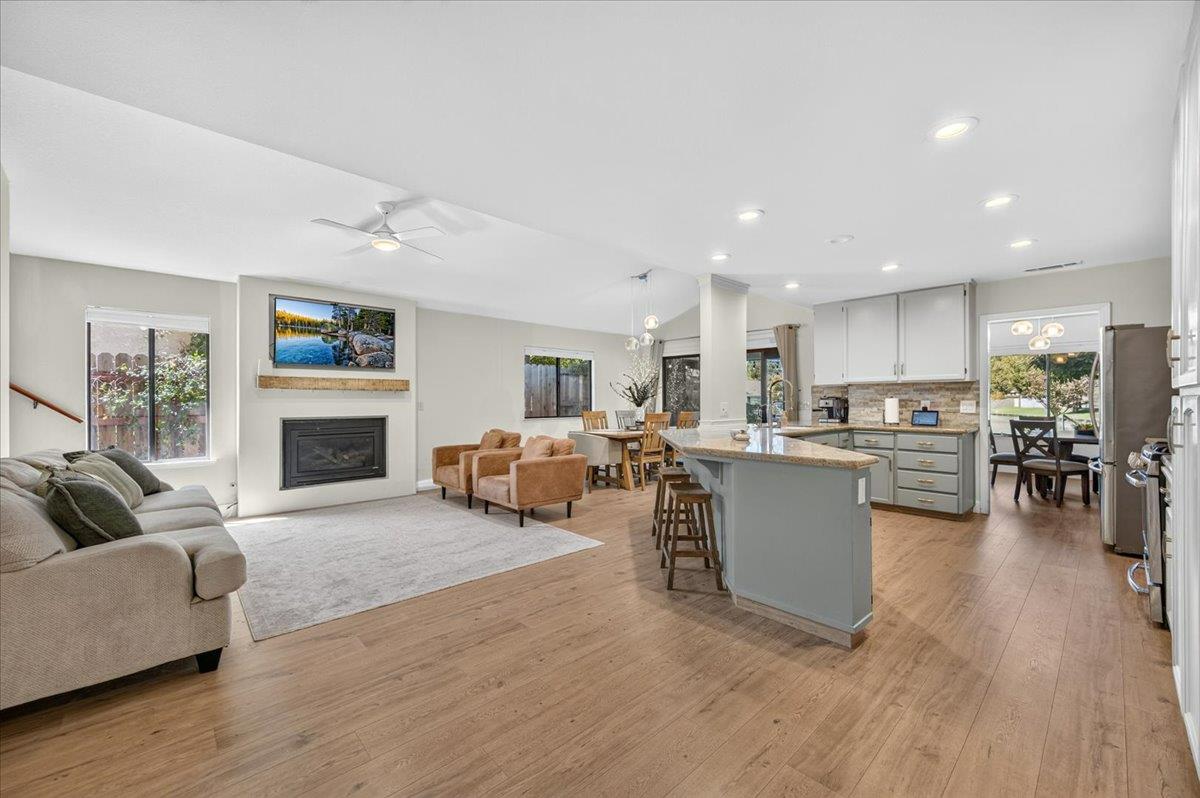 813 E Catalina Cir, Fresno, CA 93730