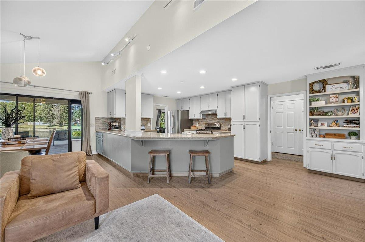813 E Catalina Cir, Fresno, CA 93730