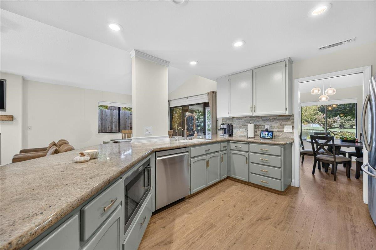 813 E Catalina Cir, Fresno, CA 93730