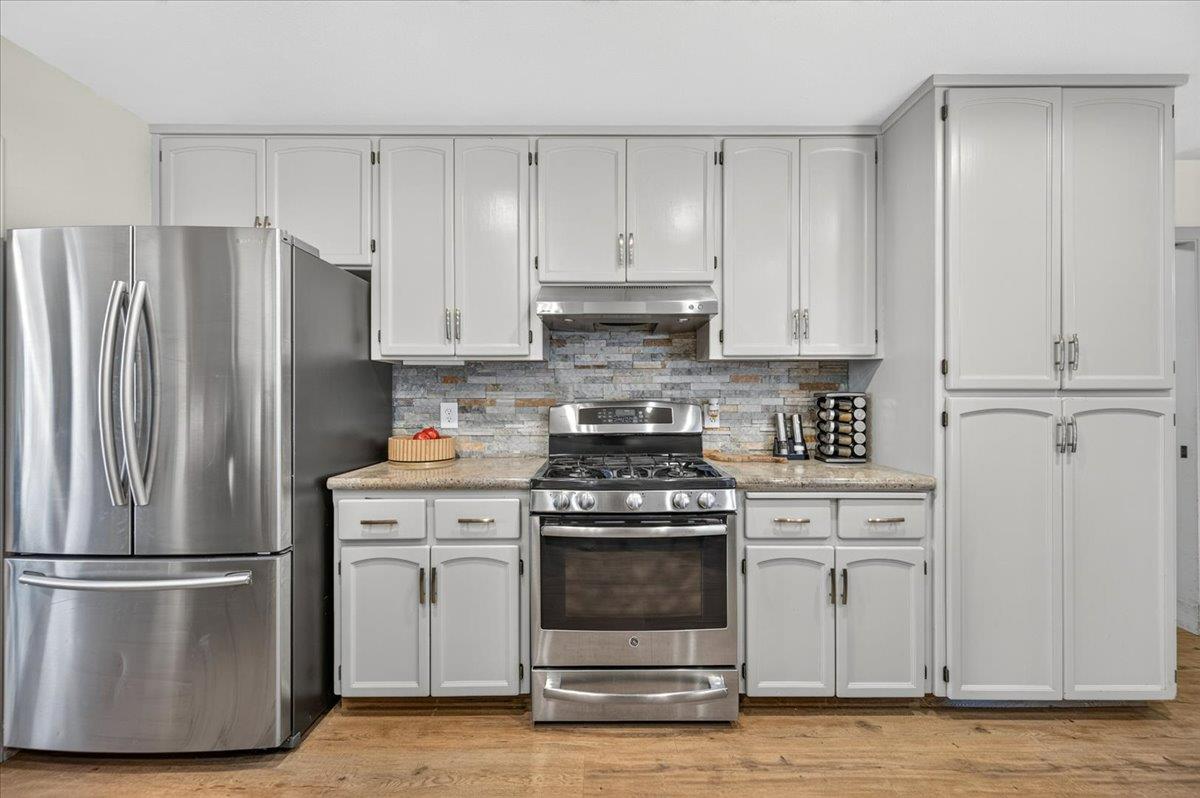 813 E Catalina Cir, Fresno, CA 93730