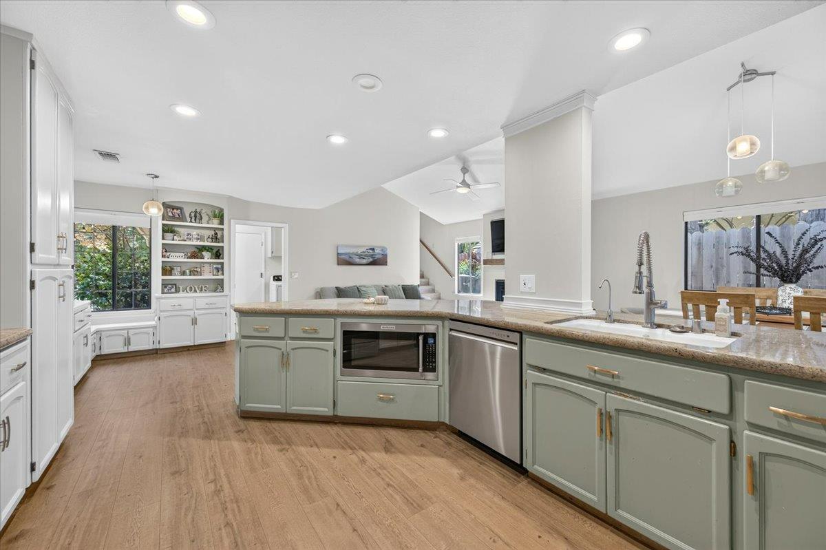 813 E Catalina Cir, Fresno, CA 93730