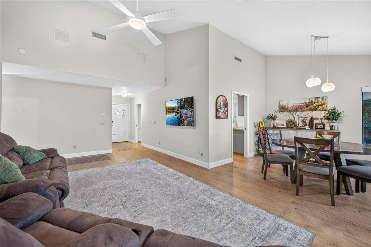 813 E Catalina Cir, Fresno, CA 93730