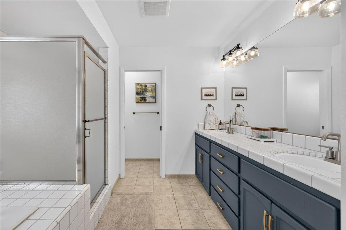 813 E Catalina Cir, Fresno, CA 93730