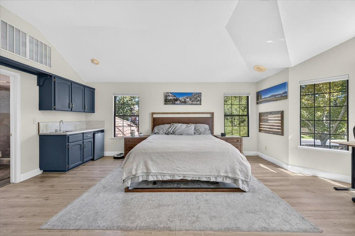 813 E Catalina Cir, Fresno, CA 93730