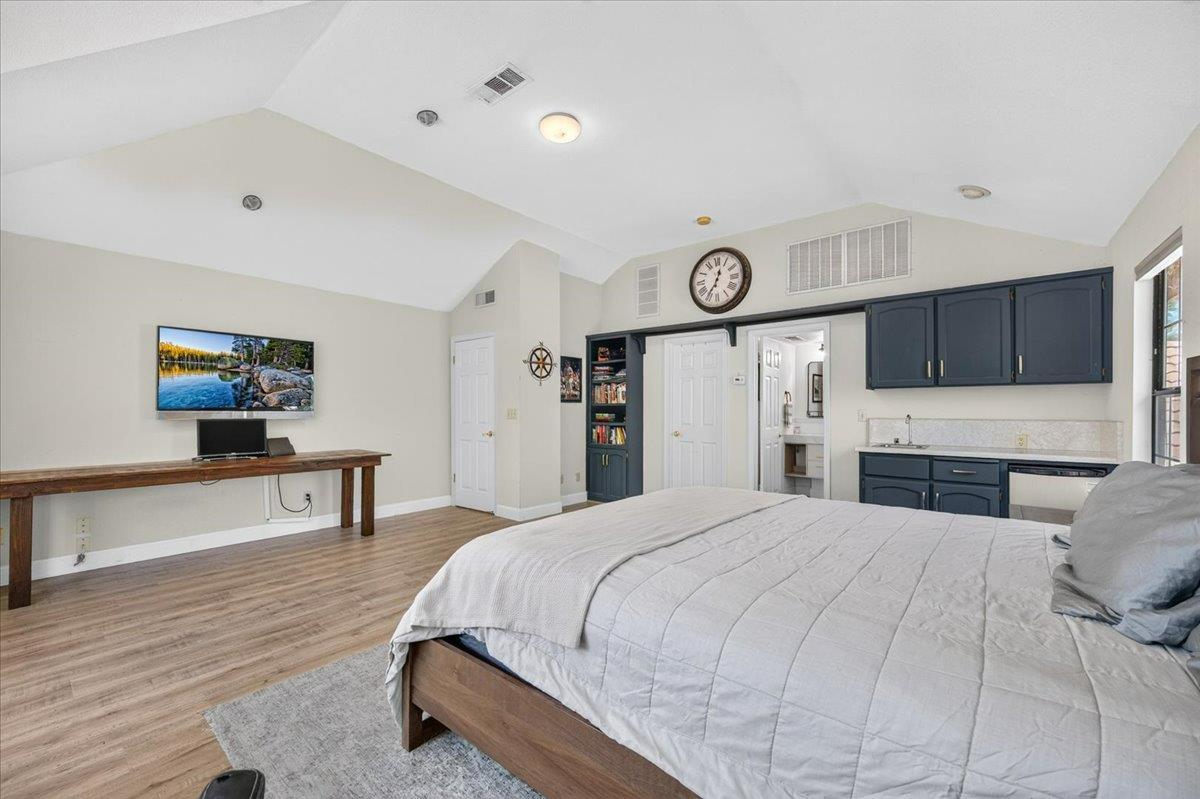 813 E Catalina Cir, Fresno, CA 93730
