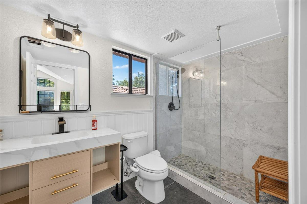 813 E Catalina Cir, Fresno, CA 93730