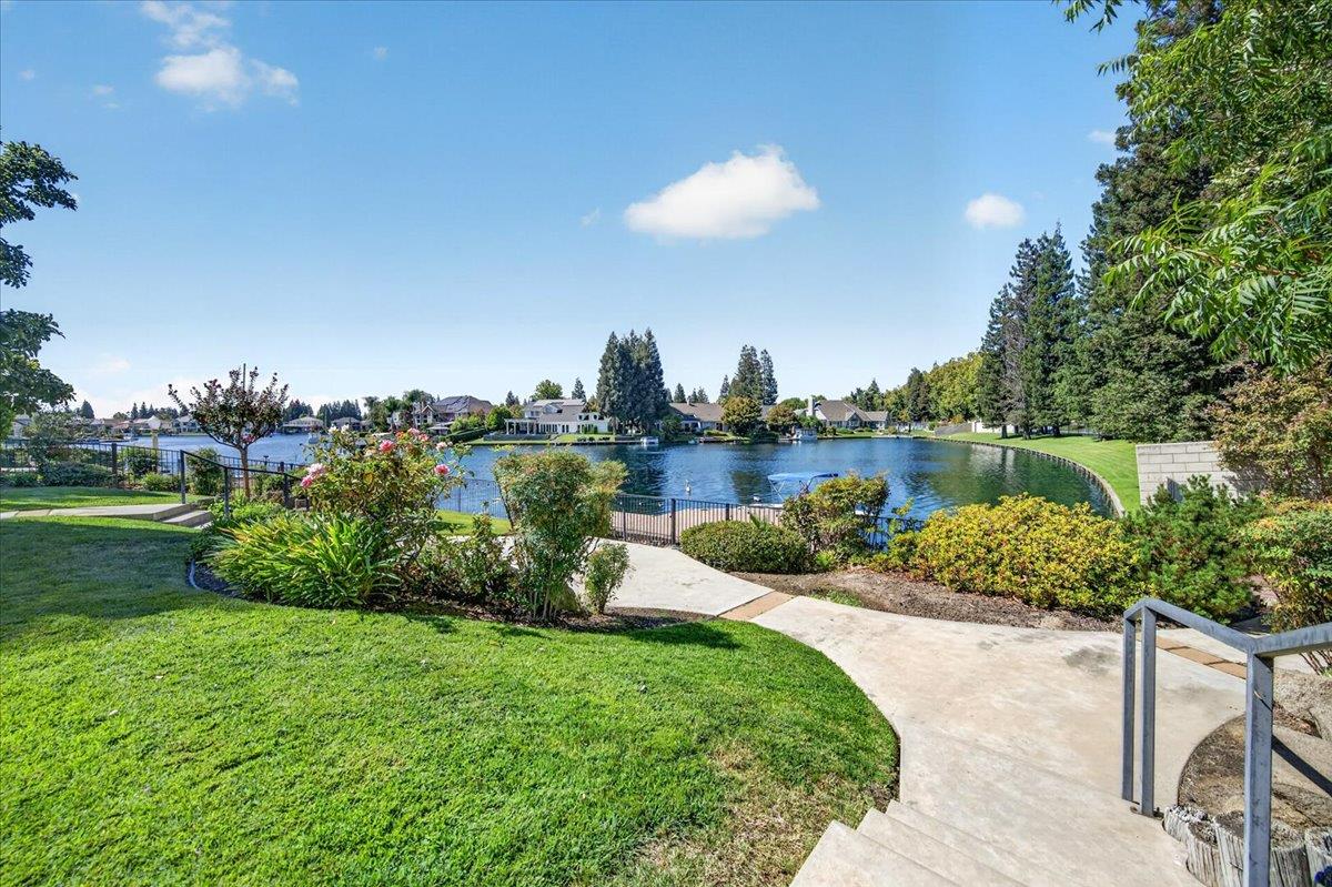 813 E Catalina Cir, Fresno, CA 93730