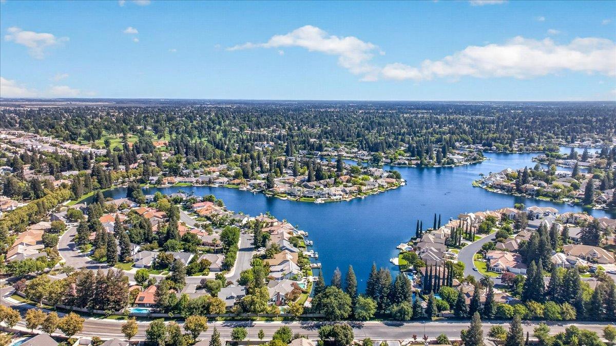 813 E Catalina Cir, Fresno, CA 93730