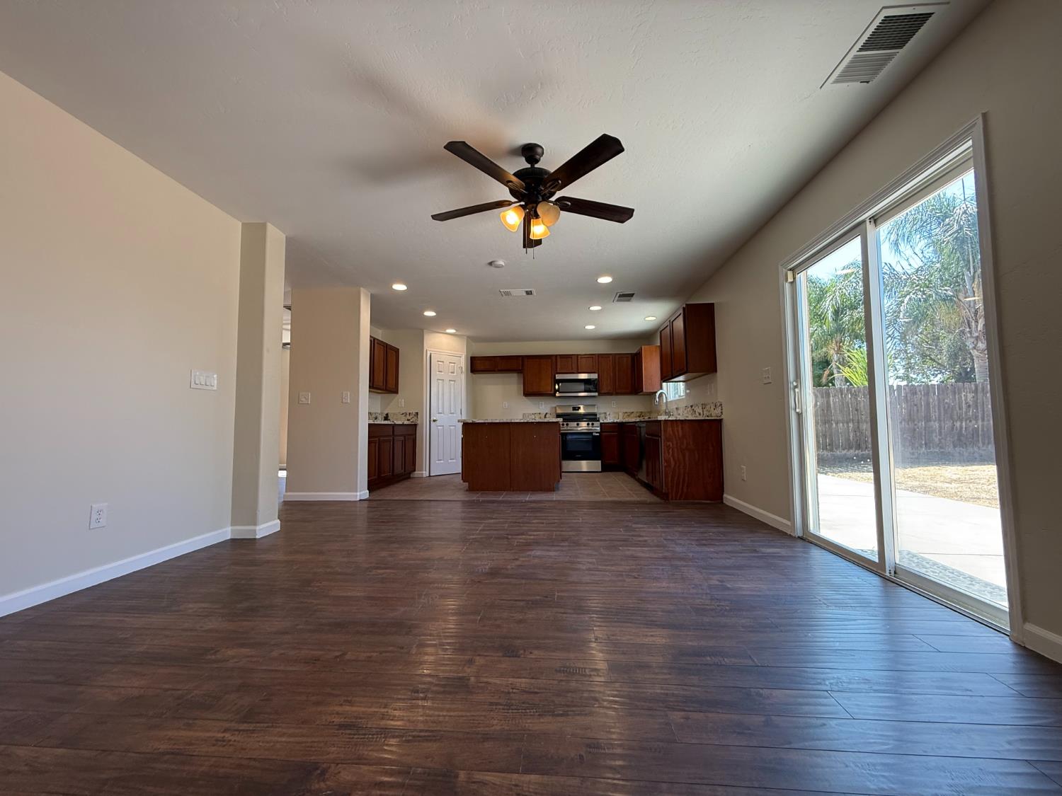 1865 N Ellendale Ave, Fresno, CA 93722