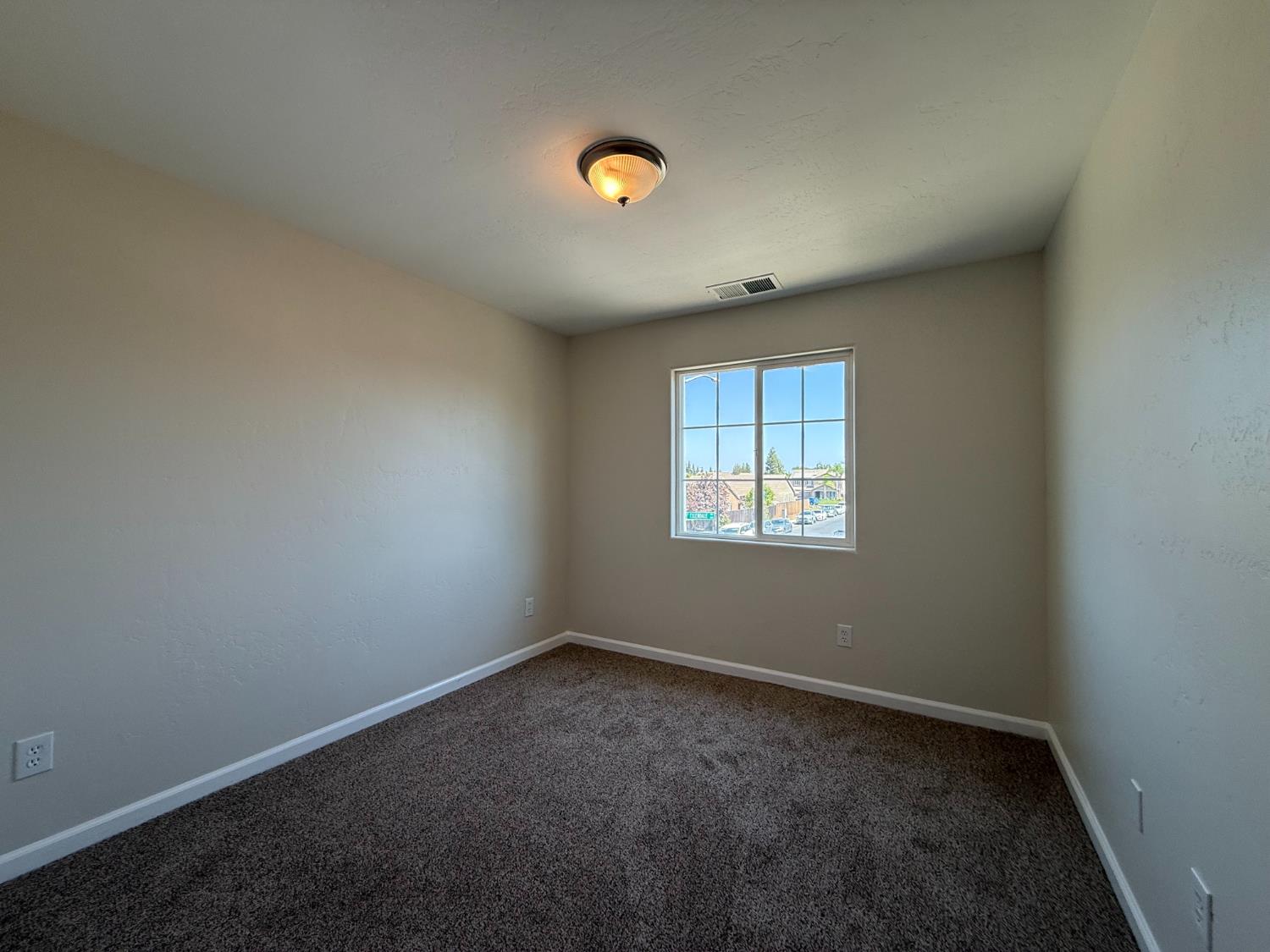1865 N Ellendale Ave, Fresno, CA 93722