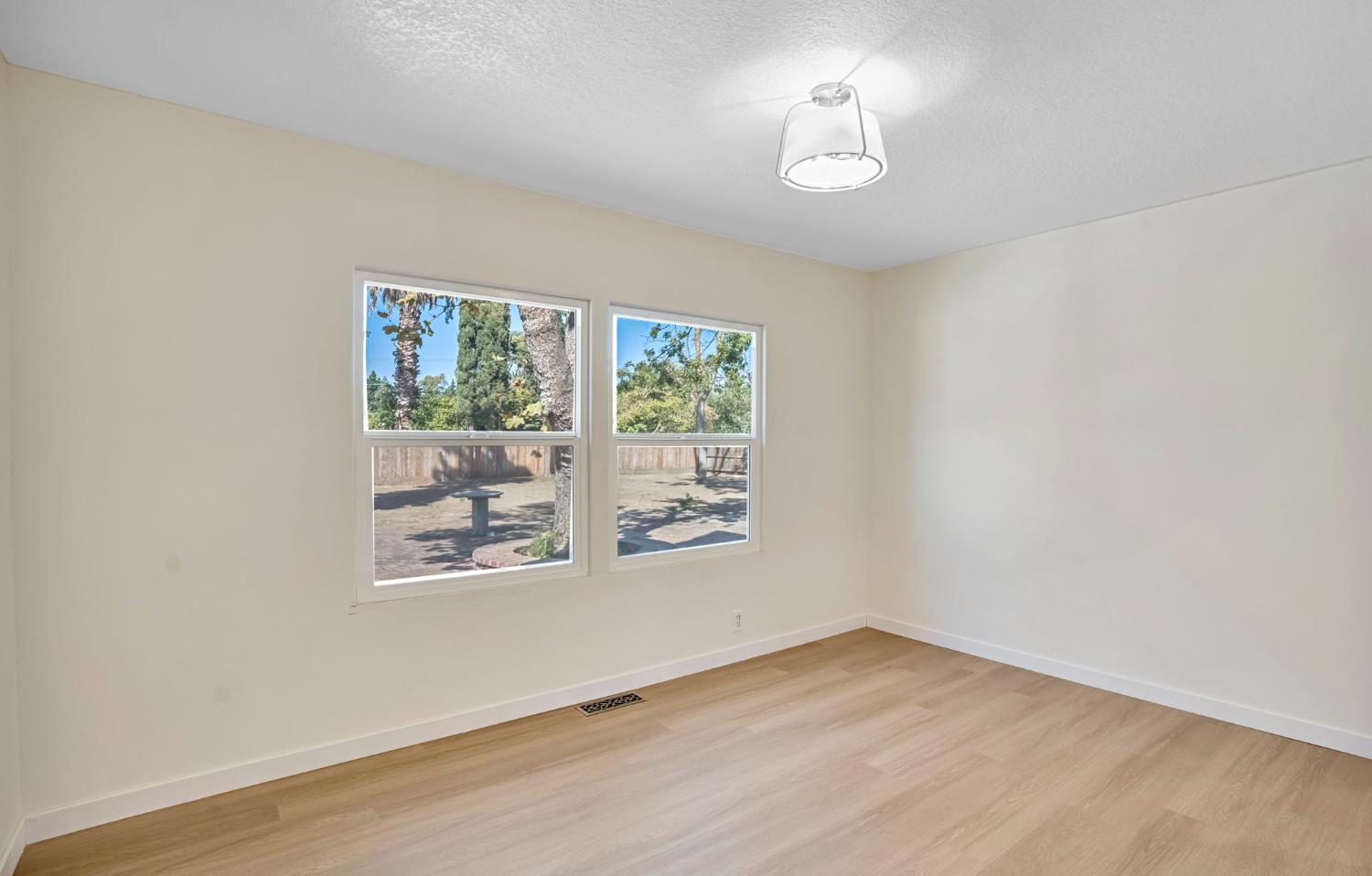 4313 N Thorne Ave, Fresno, CA 93704