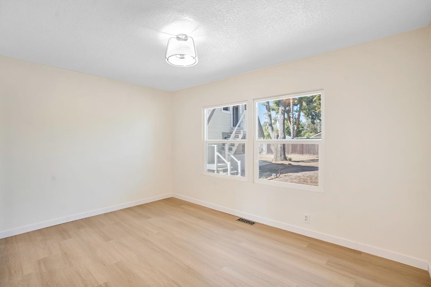 4313 N Thorne Ave, Fresno, CA 93704