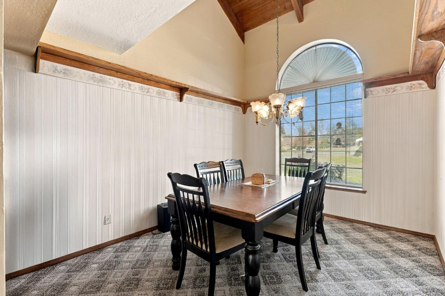 662 S Boyd, Kerman, CA 93630