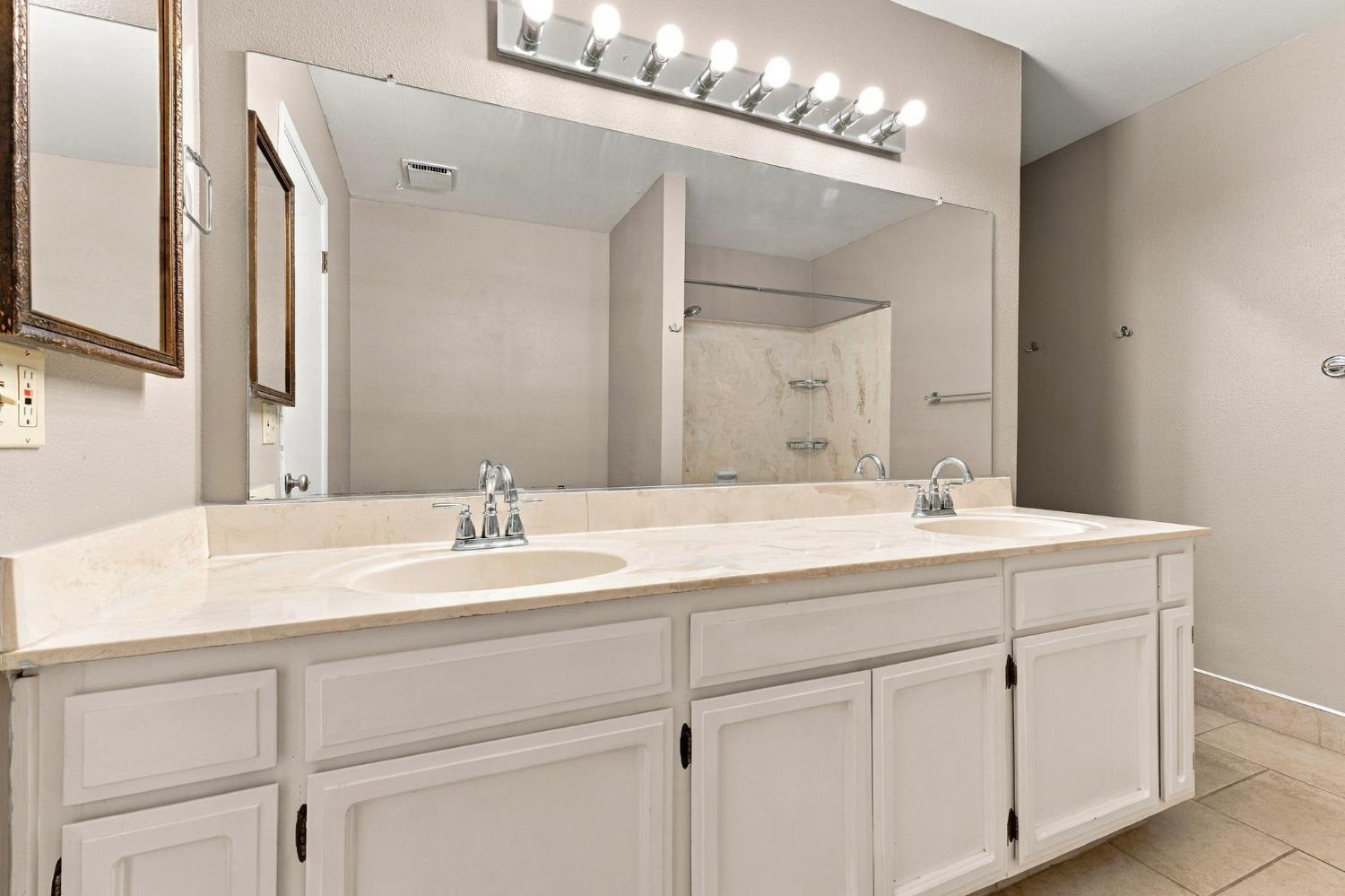 1250 E Shaw Ave #256, Fresno, CA 93710