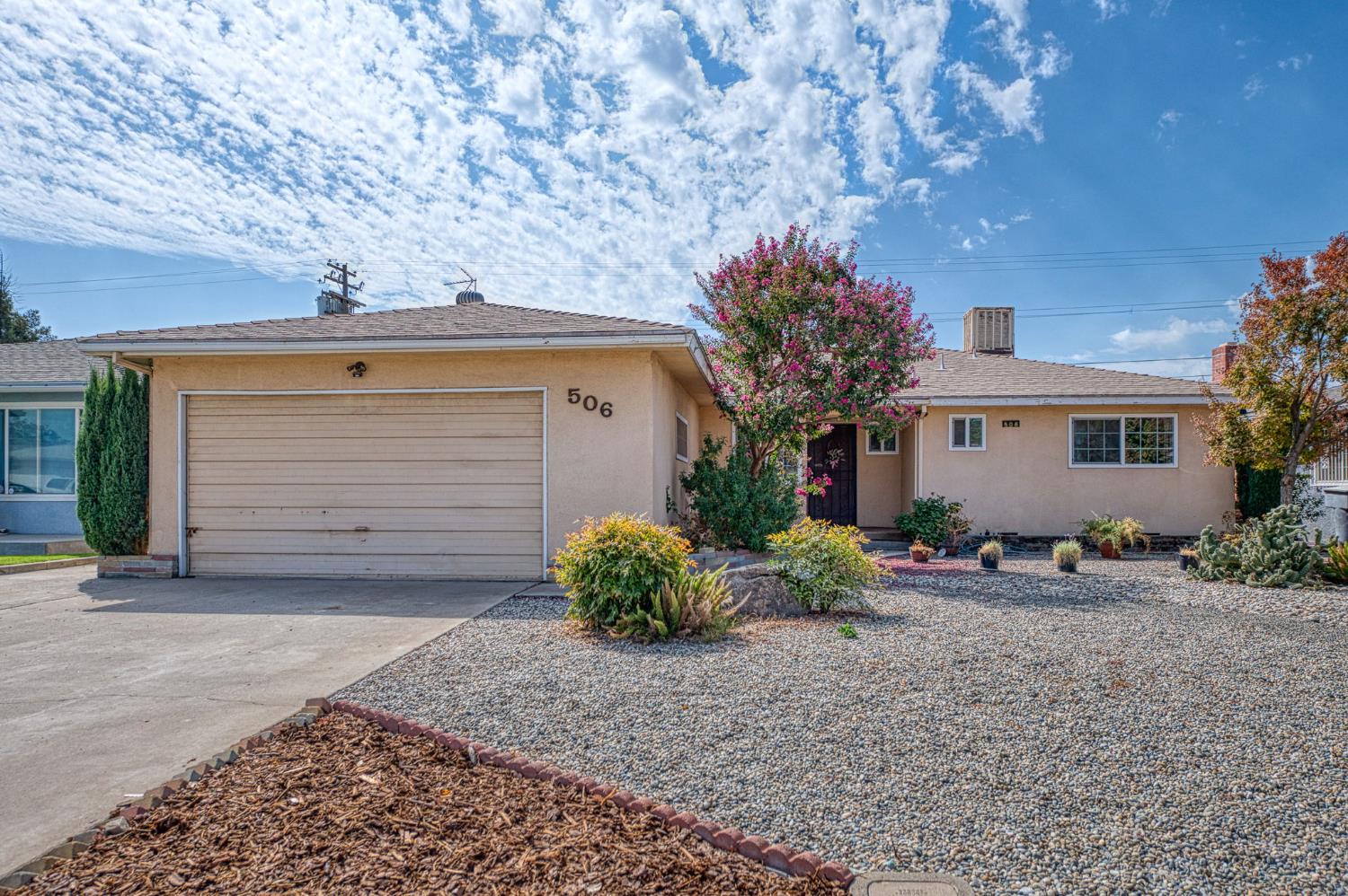 506 W Twain Ave, Clovis, CA 93612