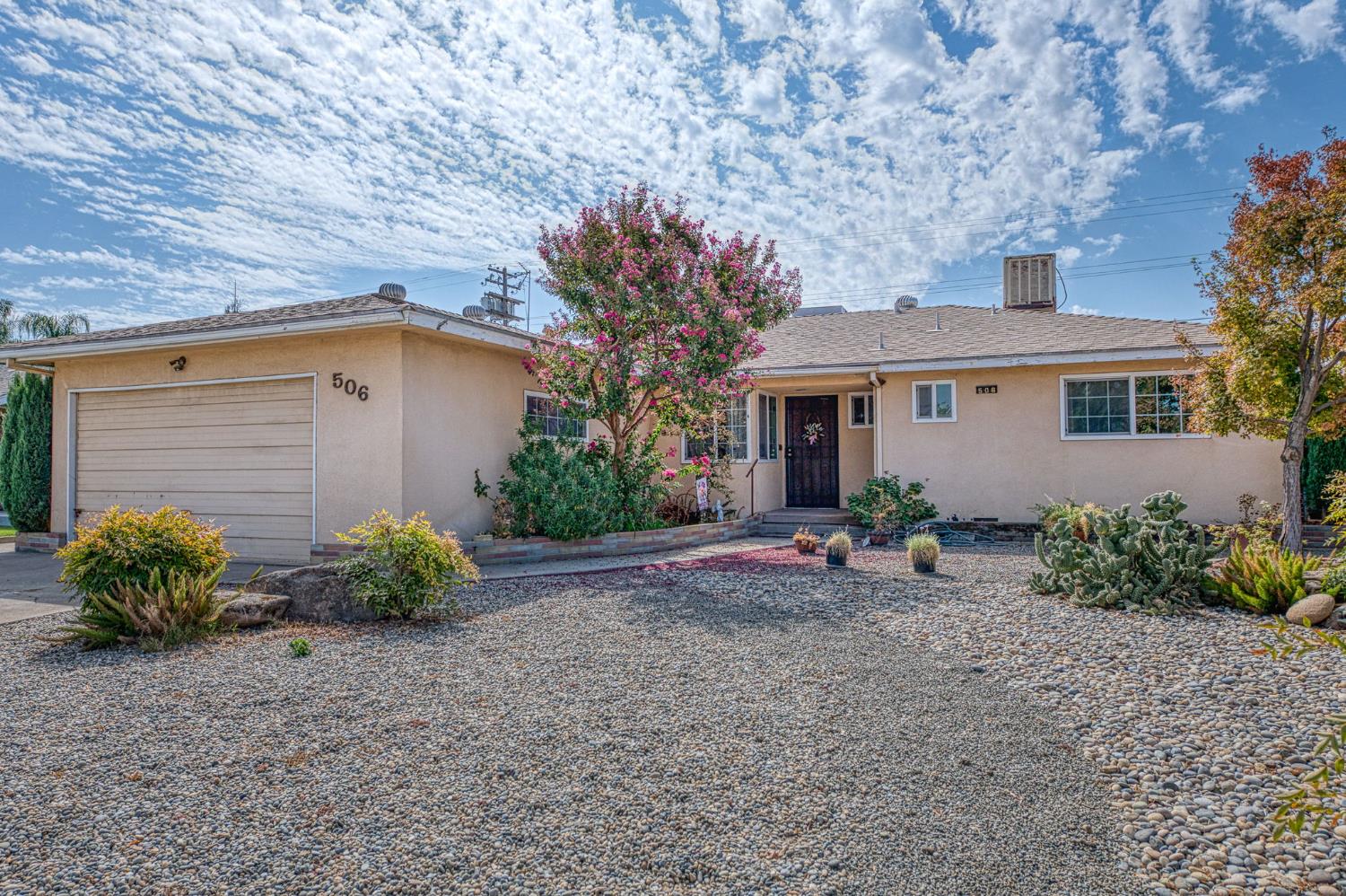 506 W Twain Ave, Clovis, CA 93612