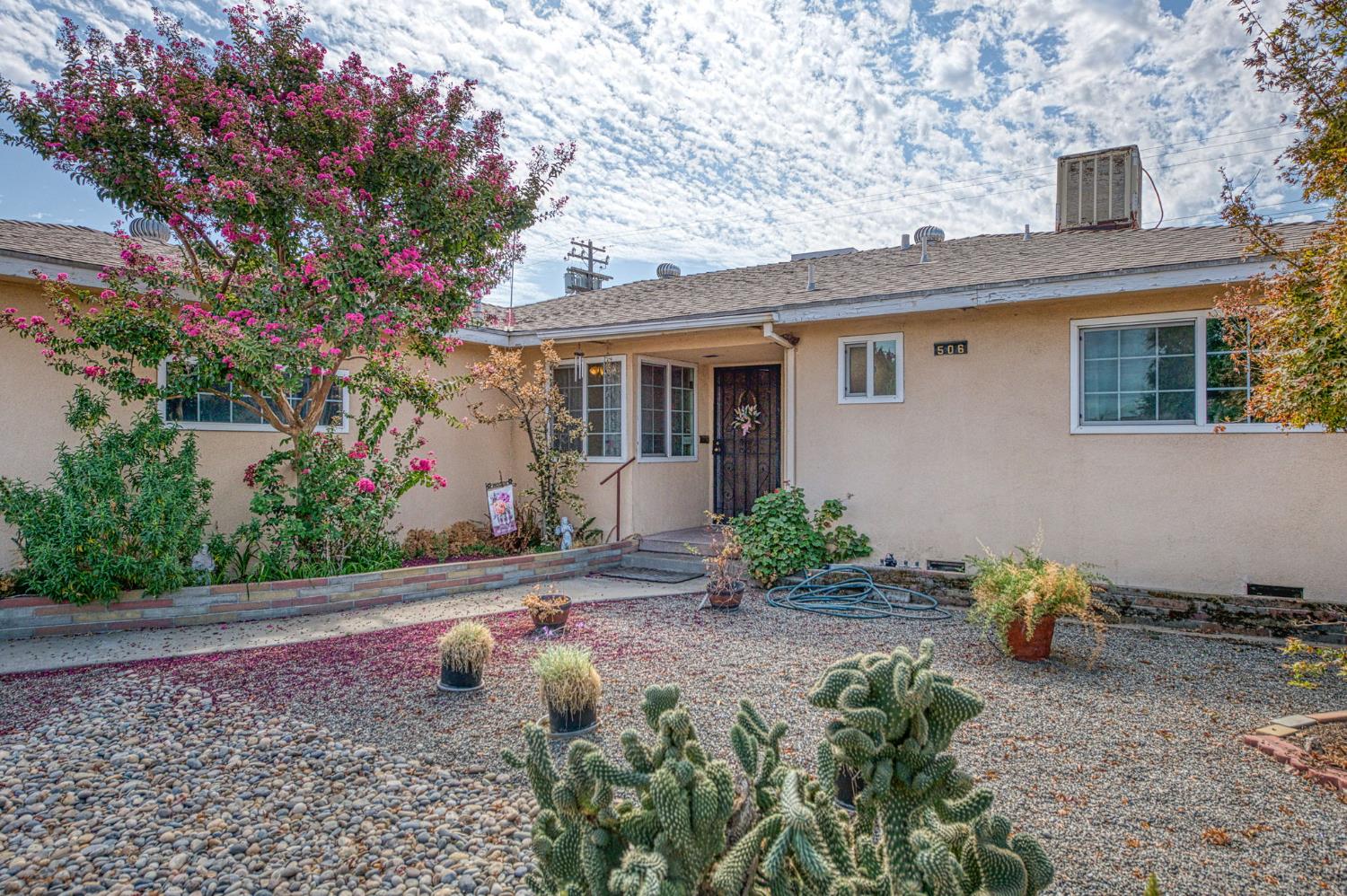 506 W Twain Ave, Clovis, CA 93612