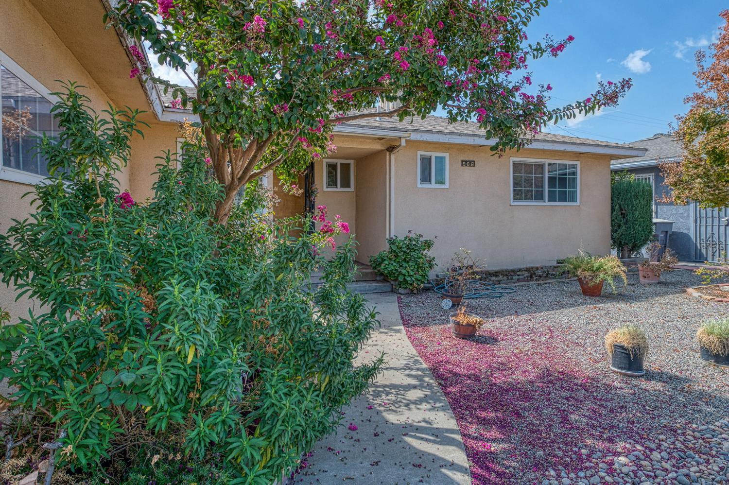 506 W Twain Ave, Clovis, CA 93612