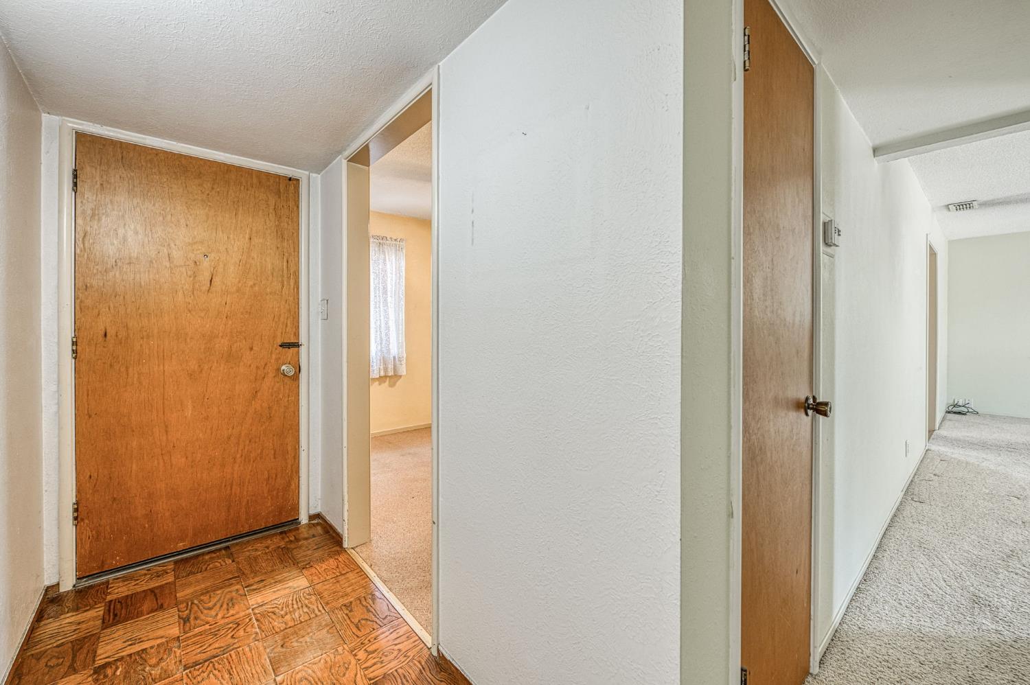 506 W Twain Ave, Clovis, CA 93612