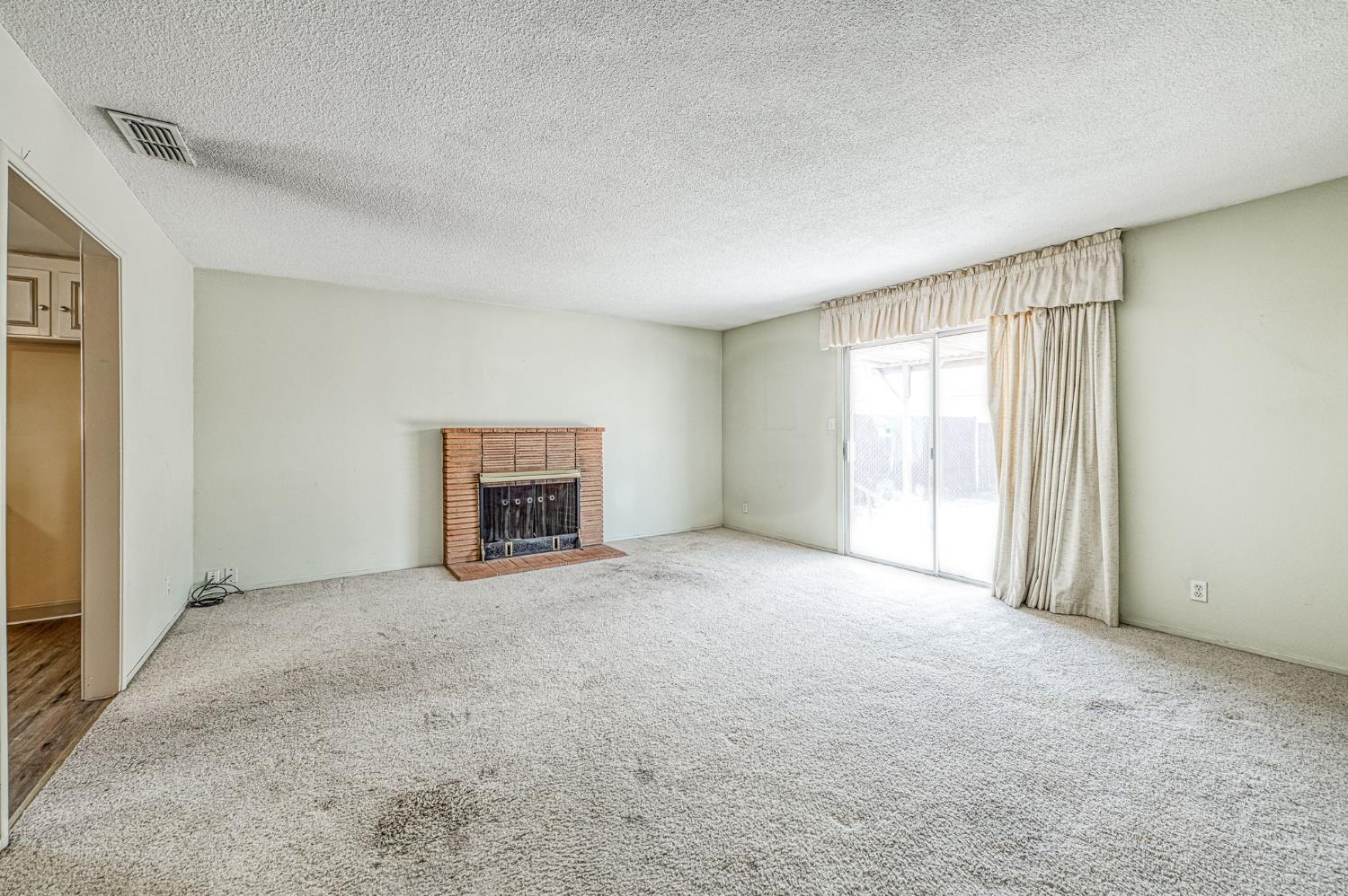 506 W Twain Ave, Clovis, CA 93612